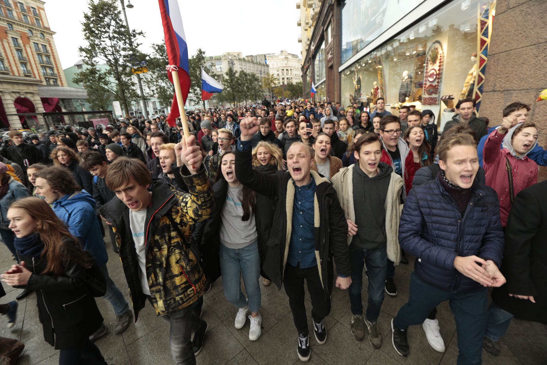 В россии закрыли тик. Молодежь на митинге. Протесты молодежи. Митинг молодежи в Москве. Молодежь акции протеста.