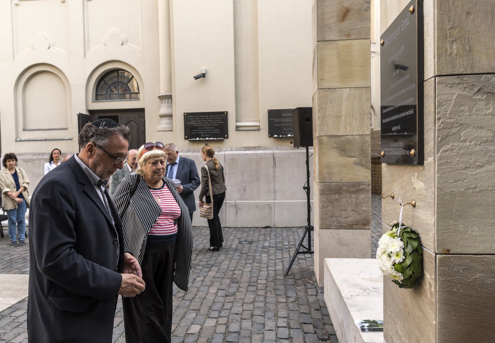 Hungarian who helped Jews flee Holocaust honored in Budapest - The ...