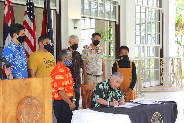 Ige signs bills that promote buying local