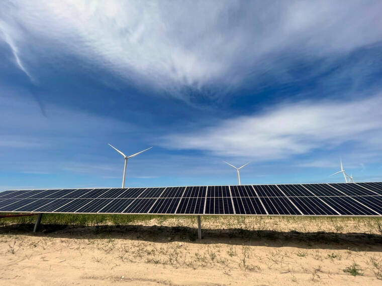 Tiny Oregon town hosts 1st wind-solar-battery ‘hybrid’ plant