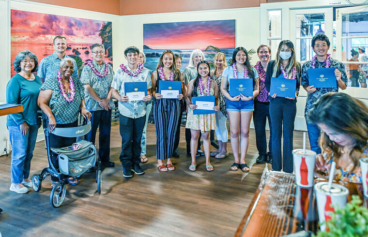 KVMH and HHSC distribute more than $13,000 in scholarships