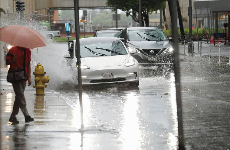 Heavy storm expected to slam into Hawaii